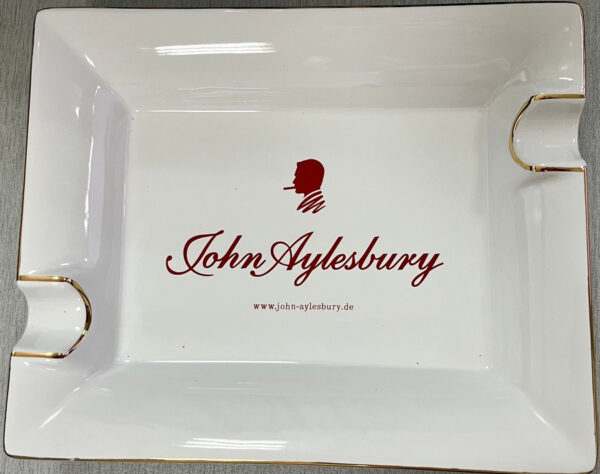 John Aylesbury Cigarrenascher